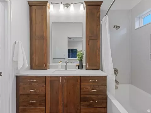 Bath - 471 E 700 N, Orem, UT 84097 photo 2 of 3