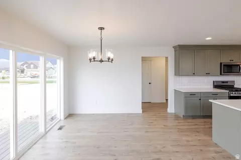 Dining - 4423 N Wizard Way #117, Eagle Mountain, UT 84005 photo 1 of 1