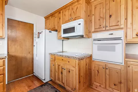 Kitchen - 943 S 550 E, Orem, UT 84097 photo 3 of 3