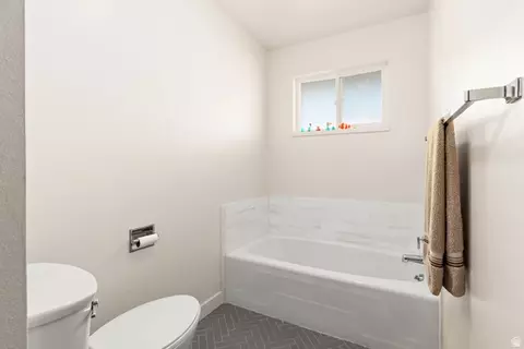 Bath - 943 S 550 E, Orem, UT 84097 photo 2 of 6