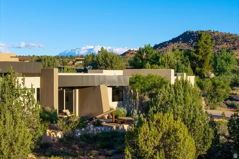 Exterior - 3104 Apache Cir, Springdale, UT 84767 photo 4 of 10