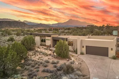 Exterior - 3104 Apache Cir, Springdale, UT 84767 photo 3 of 10