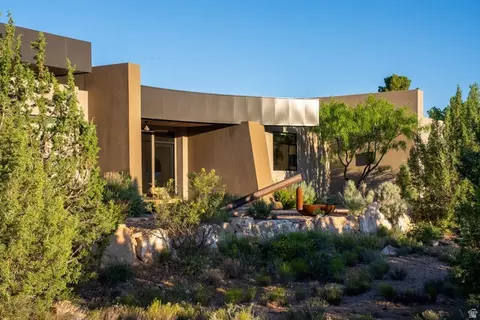 3104 Apache Cir, Springdale, UT 84767