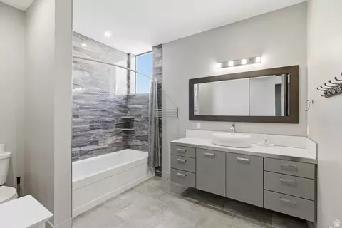 Bath - 3104 Apache Cir, Springdale, UT 84767 photo 2 of 2