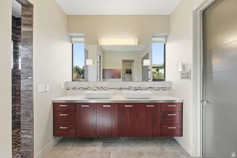 Bath - 3104 Apache Cir, Springdale, UT 84767 photo 1 of 2