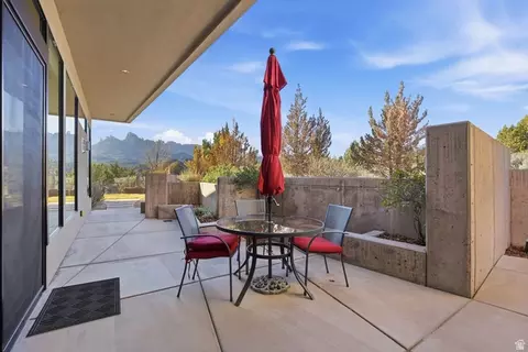 Exterior - 3104 Apache Cir, Springdale, UT 84767 photo 5 of 10