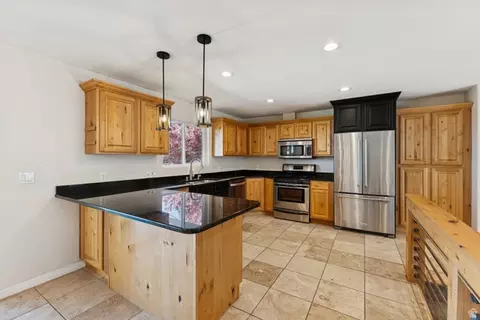 Kitchen - 3651 E Oakview Dr, Millcreek, UT 84124 photo 2 of 3