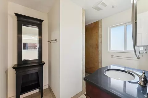 Bath - 3651 E Oakview Dr, Millcreek, UT 84124 photo 1 of 4