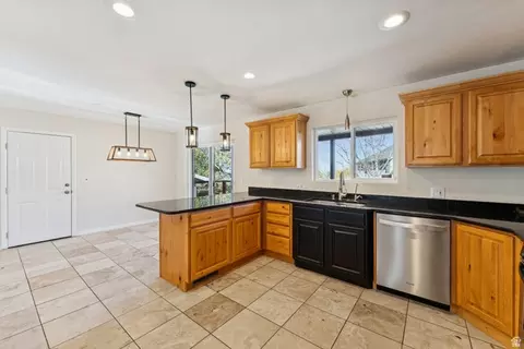 Kitchen - 3651 E Oakview Dr, Millcreek, UT 84124 photo 3 of 3