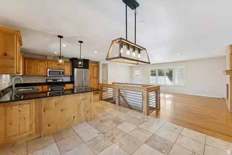 Living - 3651 E Oakview Dr, Millcreek, UT 84124 photo 4 of 6