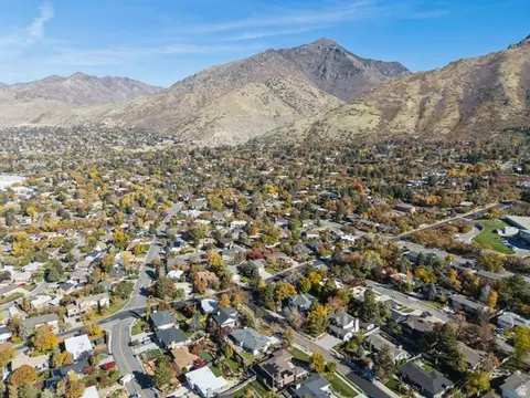 View/Area - 3651 E Oakview Dr, Millcreek, UT 84124 photo 3 of 4