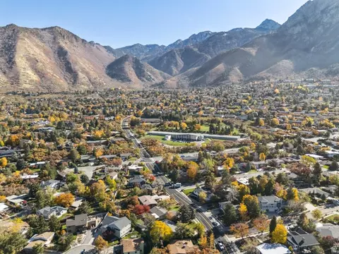 View/Area - 3651 E Oakview Dr, Millcreek, UT 84124 photo 2 of 4