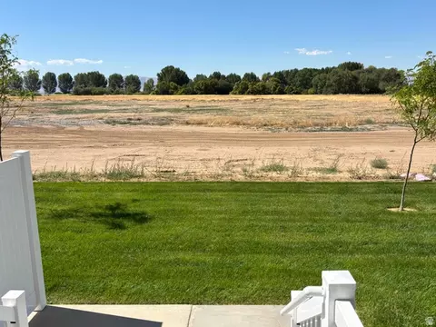 Exterior - 2814 W Aurora Ave #339, Mapleton, UT 84664 photo 2 of 2