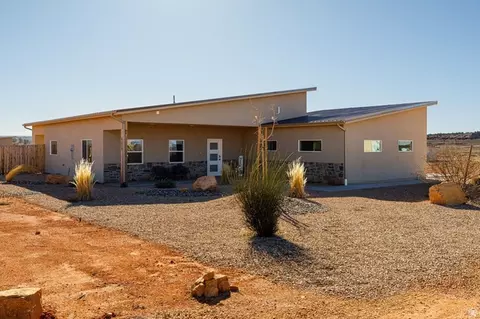 4215 E Star Gazer Cir, Kanab, UT 84741