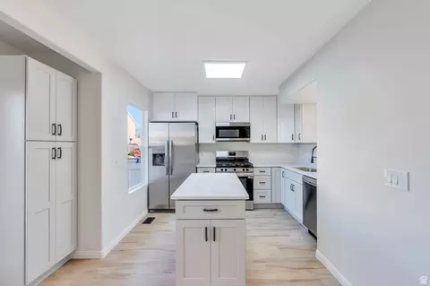 Kitchen - 4778 S Huntly Dr, Murray, UT 84107 photo 1 of 2