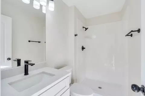 Bath - 4778 S Huntly Dr, Murray, UT 84107 photo 2 of 3