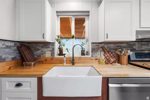 Kitchen - 706 E Cottontail Rd, Central, UT 84722 photo 2 of 4