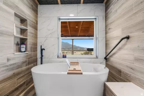 Bath - 706 E Cottontail Rd, Central, UT 84722 photo 2 of 4