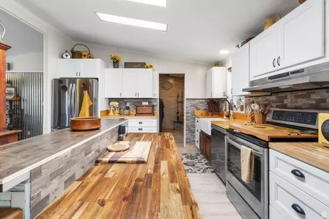 Kitchen - 706 E Cottontail Rd, Central, UT 84722 photo 3 of 4