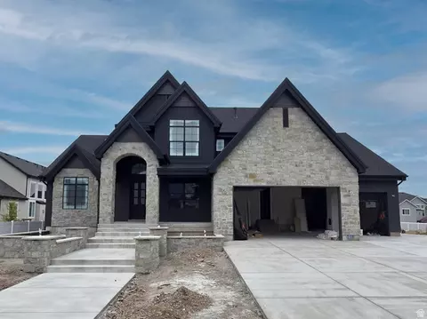 39 N Hayfield Cir, Kaysville, UT 84037