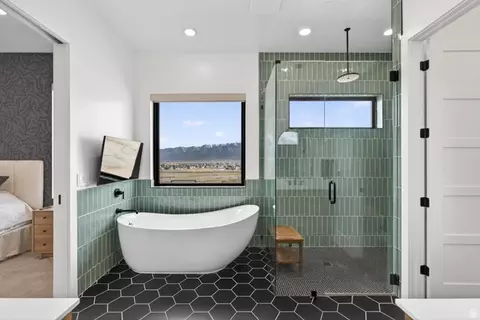 Bath - 6693 N Unity Way, Eagle Mountain, UT 84005 photo 2 of 4