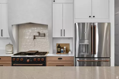 Kitchen - 6693 N Unity Way, Eagle Mountain, UT 84005 photo 4 of 12