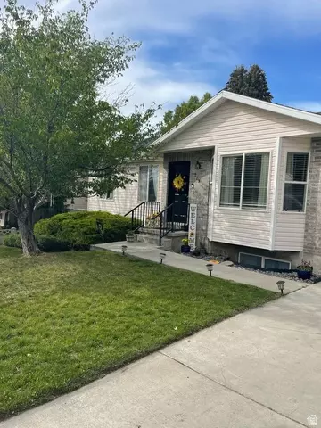 729 E Crestview Dr S, Tooele, UT 84074