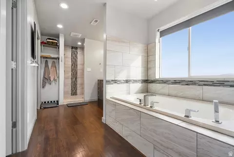 Bath - 472 W 2300 S, Richfield, UT 84701 photo 4 of 6