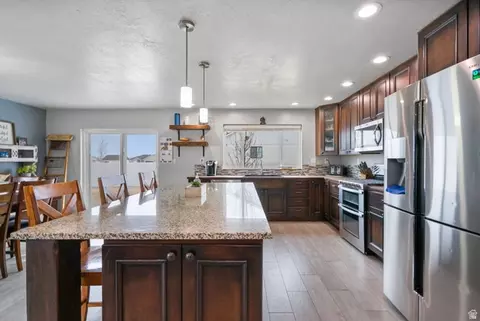 Kitchen - 472 W 2300 S, Richfield, UT 84701 photo 3 of 4