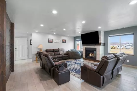 Living - 472 W 2300 S, Richfield, UT 84701 photo 3 of 5