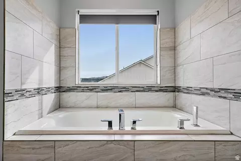 Bath - 472 W 2300 S, Richfield, UT 84701 photo 5 of 6
