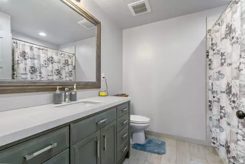 Bath - 472 W 2300 S, Richfield, UT 84701 photo 6 of 6
