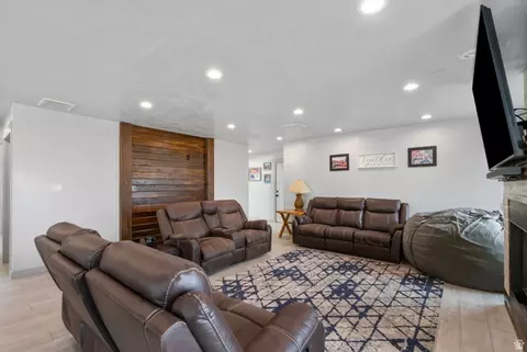 Living - 472 W 2300 S, Richfield, UT 84701 photo 4 of 5