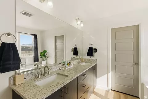 Bath - 2395 E Boxwood Ln, Eagle Mountain, UT 84005 photo 4 of 7