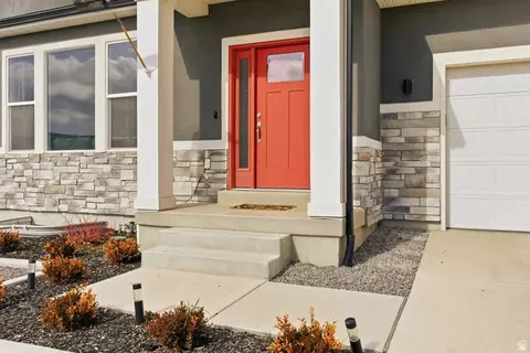 Exterior - 2395 E Boxwood Ln, Eagle Mountain, UT 84005 photo 2 of 4
