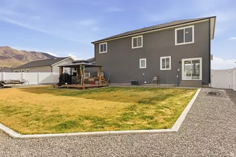 Exterior - 2395 E Boxwood Ln, Eagle Mountain, UT 84005 photo 3 of 4