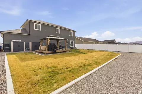 Exterior - 2395 E Boxwood Ln, Eagle Mountain, UT 84005 photo 4 of 4