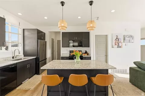 Kitchen - 2395 E Boxwood Ln, Eagle Mountain, UT 84005 photo 3 of 4
