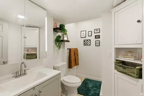 Bath - 2395 E Boxwood Ln, Eagle Mountain, UT 84005 photo 6 of 7