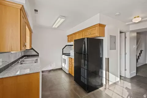 Kitchen - 984 E 900 S, Provo, UT 84606 photo 2 of 11