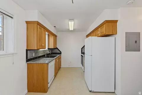 Kitchen - 984 E 900 S, Provo, UT 84606 photo 4 of 11