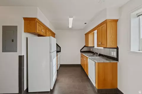 Kitchen - 984 E 900 S, Provo, UT 84606 photo 5 of 11