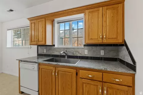 Kitchen - 984 E 900 S, Provo, UT 84606 photo 9 of 11