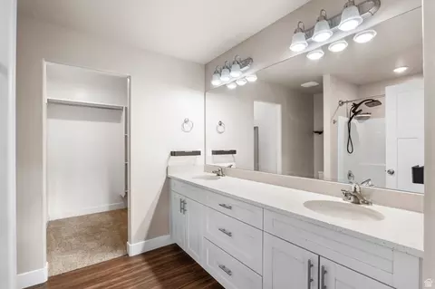 Bath - 1688 E Talon Way, Eagle Mountain, UT 84005 photo 2 of 4