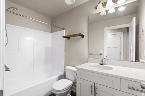 Bath - 1688 E Talon Way, Eagle Mountain, UT 84005 photo 4 of 4