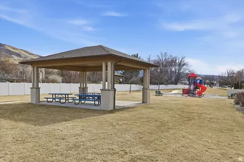 Exterior - 281 W 650 N #B, Centerville, UT 84014 photo 7 of 11
