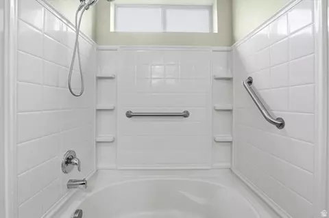Bath - 281 W 650 N #B, Centerville, UT 84014 photo 2 of 3