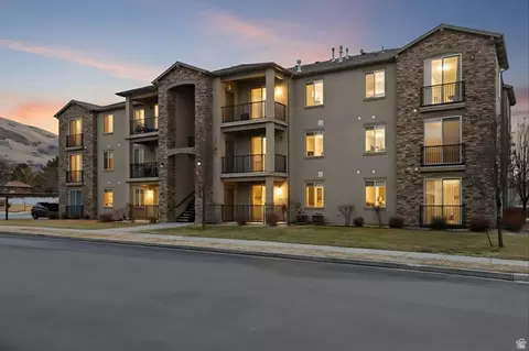 281 W 650 N #B, Centerville, UT 84014