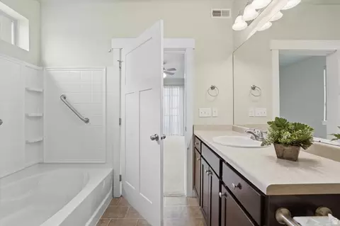 Bath - 281 W 650 N #B, Centerville, UT 84014 photo 1 of 3