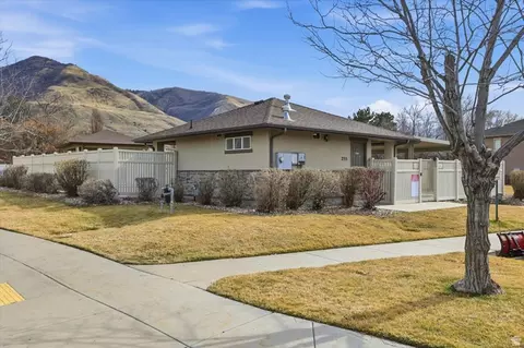 Exterior - 281 W 650 N #B, Centerville, UT 84014 photo 6 of 11